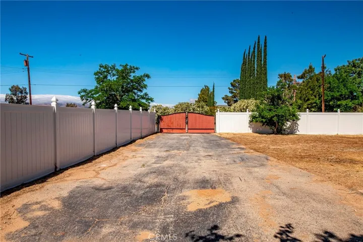 40556 11th Street W, Palmdale, California 93551
