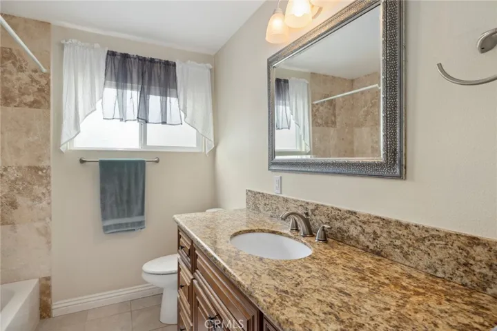 Guest bath with shower tub combo