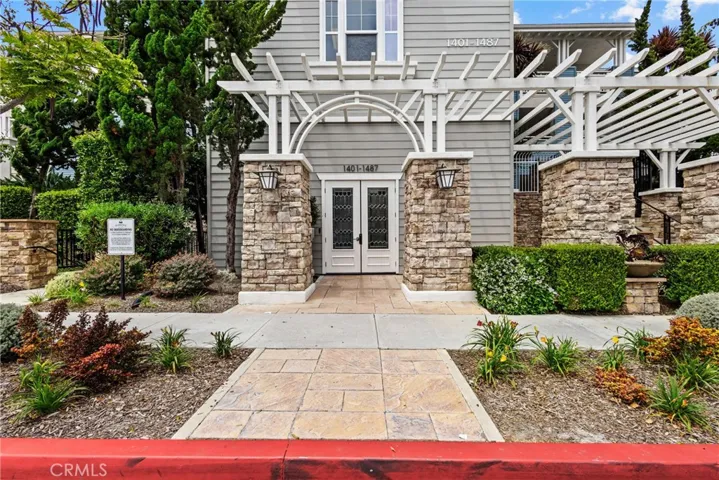 Front Entry Condo