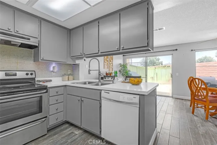 952 Pinyon Court, Ontario, California 91762