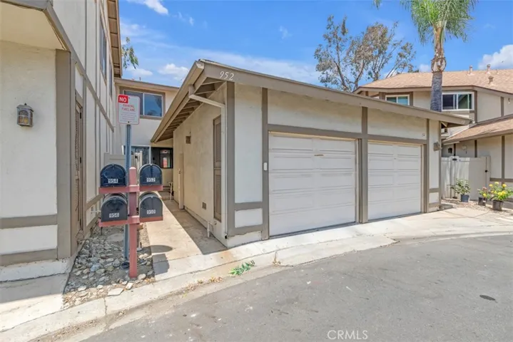 952 Pinyon Court, Ontario, California 91762