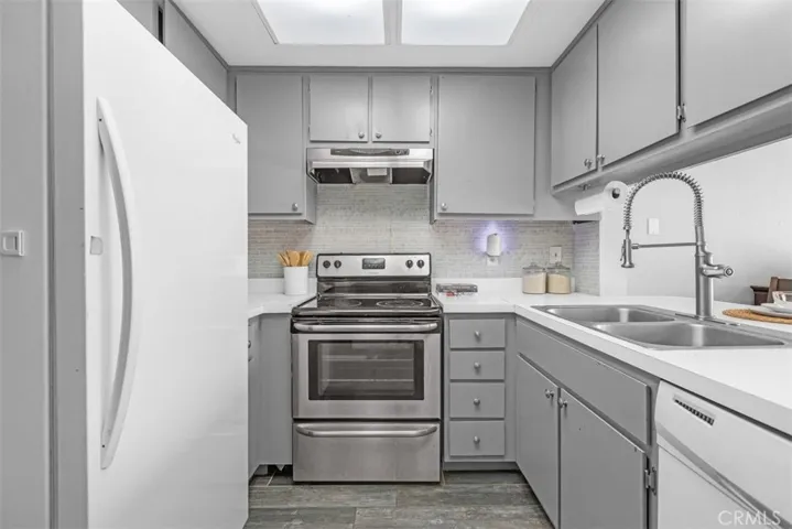 952 Pinyon Court, Ontario, California 91762