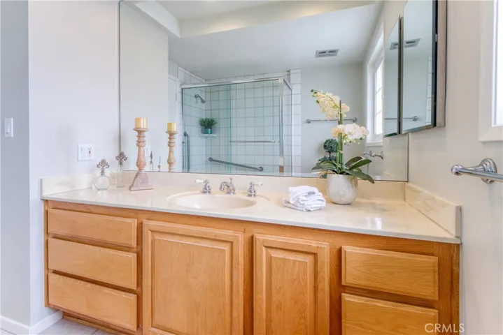 Upstairs Full Bath ~ Tub w/shower overhead