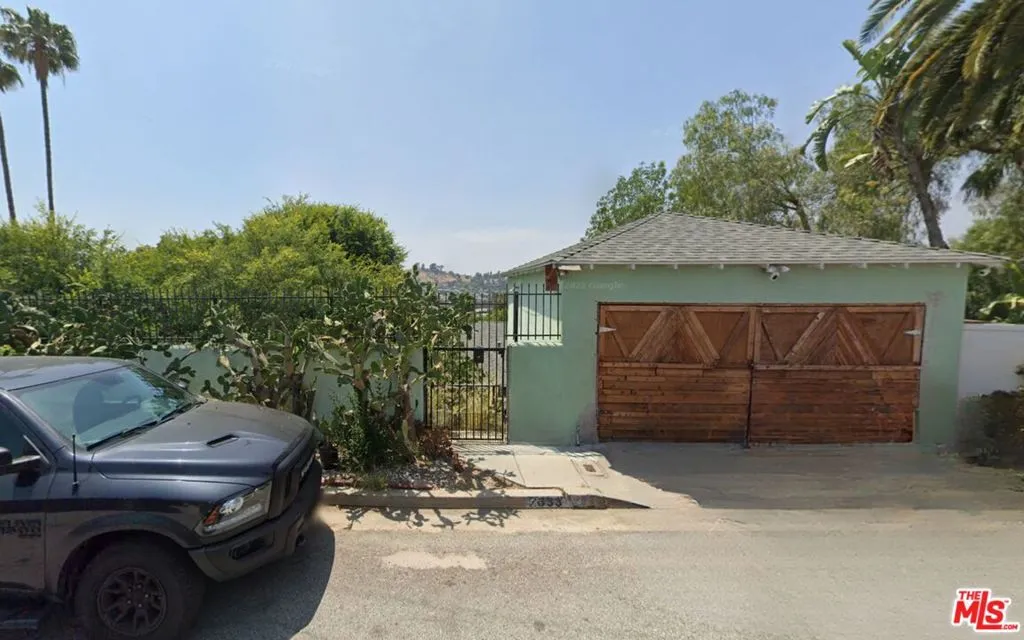 2633 Medlow Avenue, Los Angeles, California 90065 home-pic-0