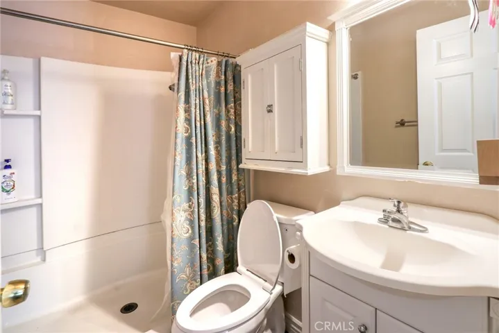 2nd Master bathroom