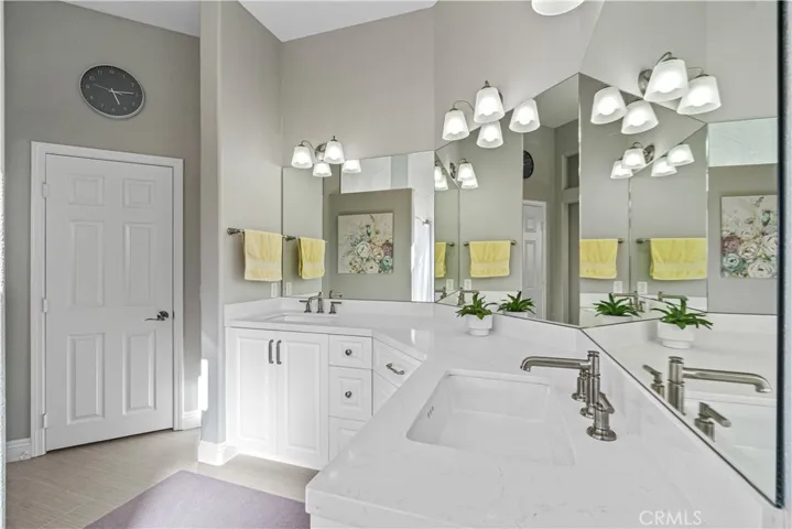 Primary Bathroom w/Dual Vanity