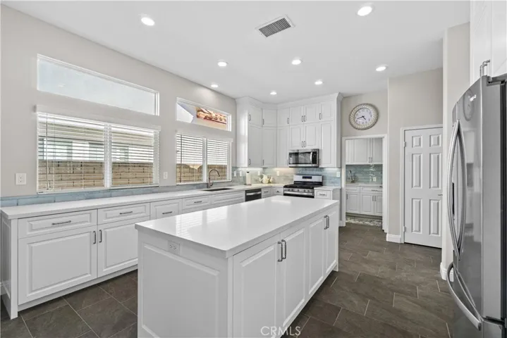 Kitchen w/Large Island