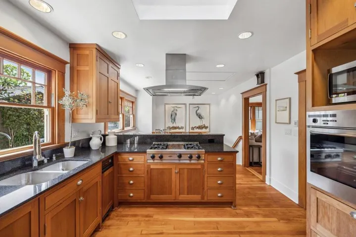 looking toward breakfast nook