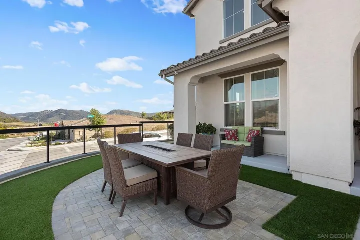 2919 Via De Todos Santos, Fallbrook, California 92028