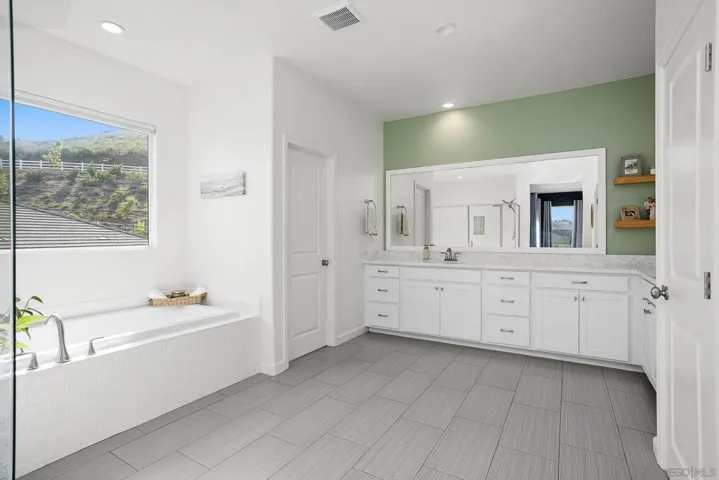 2919 Via De Todos Santos, Fallbrook, California 92028