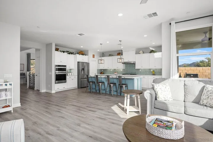 2919 Via De Todos Santos, Fallbrook, California 92028