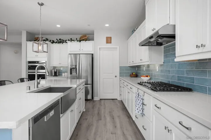 2919 Via De Todos Santos, Fallbrook, California 92028