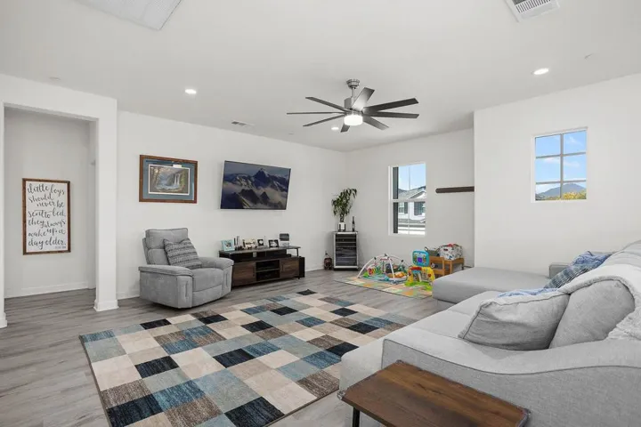 2919 Via De Todos Santos, Fallbrook, California 92028