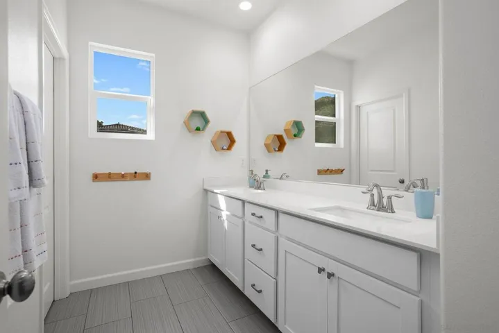 2919 Via De Todos Santos, Fallbrook, California 92028