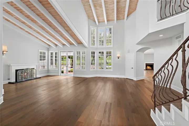 Living room with Vaulted Ceilings