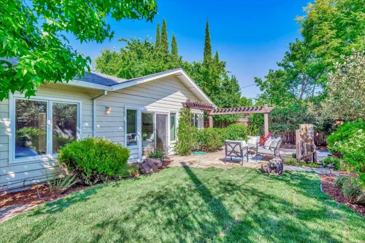 2970 South Court, Palo Alto, California 94306