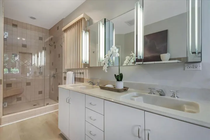 2970 South Court, Palo Alto, California 94306