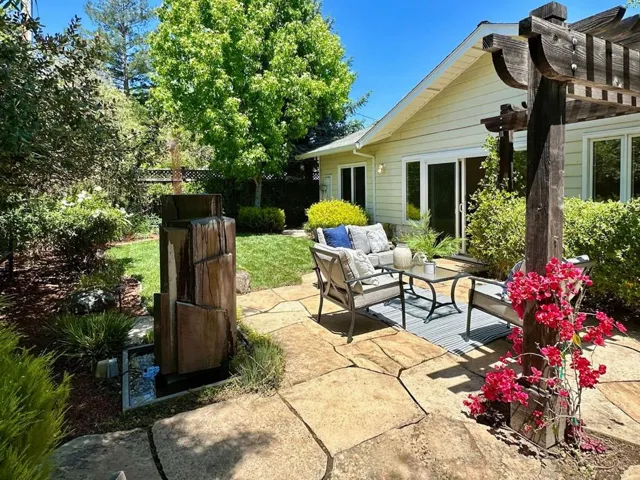 2970 South Court, Palo Alto, California 94306