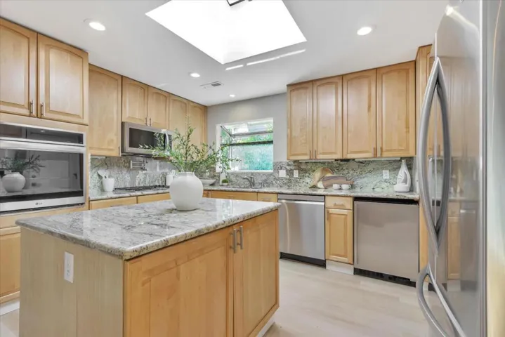 2970 South Court, Palo Alto, California 94306