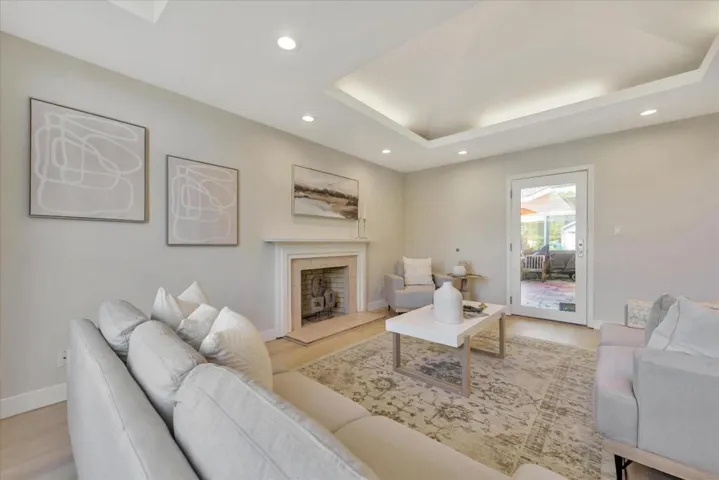 2970 South Court, Palo Alto, California 94306