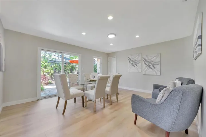 2970 South Court, Palo Alto, California 94306