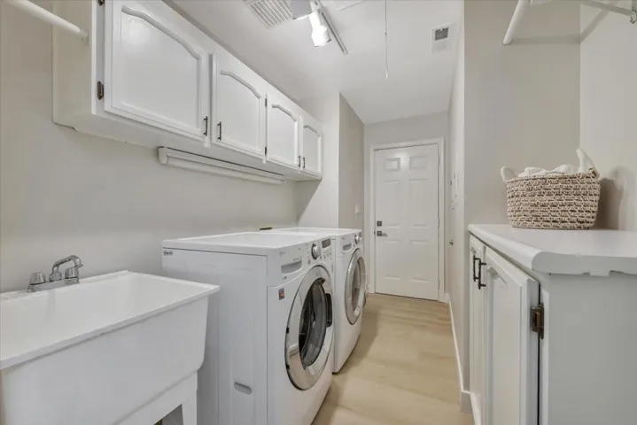 2970 South Court, Palo Alto, California 94306