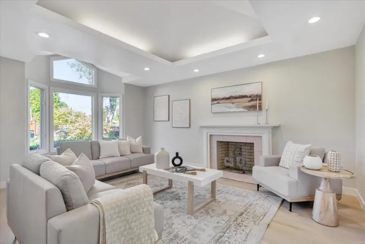 2970 South Court, Palo Alto, California 94306