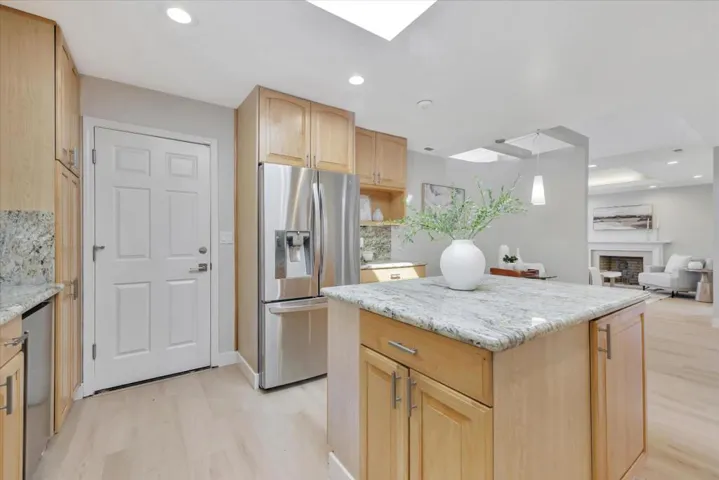 2970 South Court, Palo Alto, California 94306