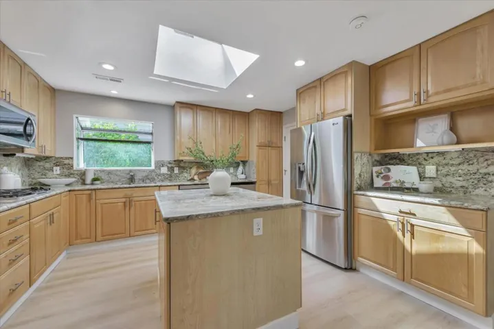 2970 South Court, Palo Alto, California 94306