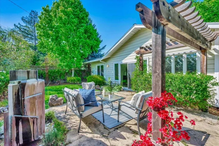 2970 South Court, Palo Alto, California 94306