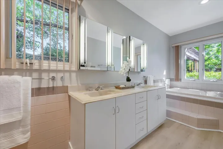 2970 South Court, Palo Alto, California 94306