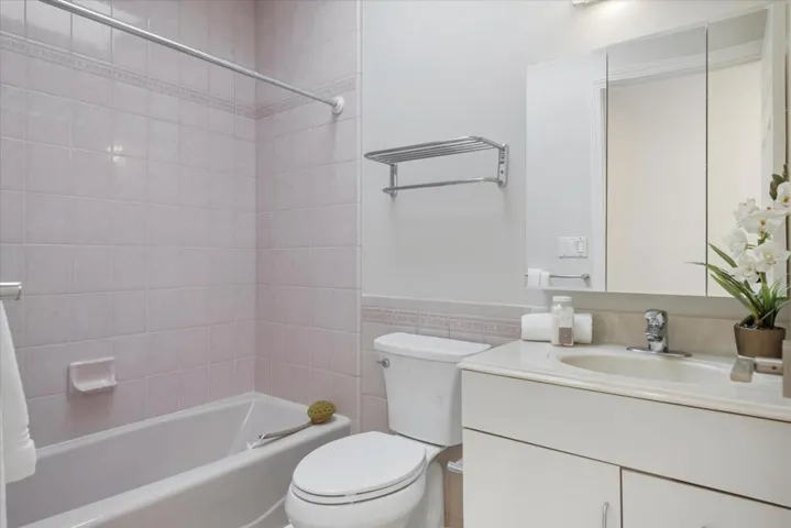 2970 South Court, Palo Alto, California 94306