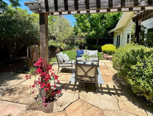 2970 South Court, Palo Alto, California 94306