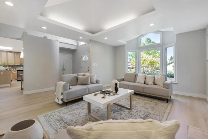 2970 South Court, Palo Alto, California 94306