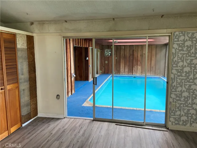 Den to Pool Rm