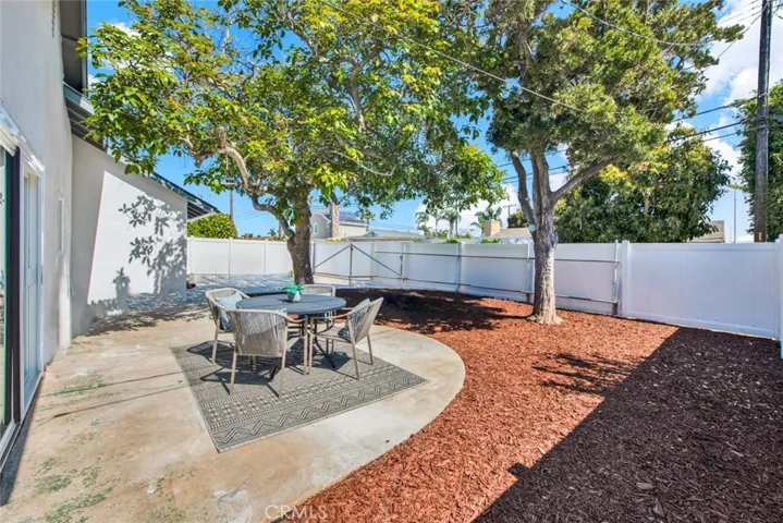 Large Backyard, Perfect For Entertainment