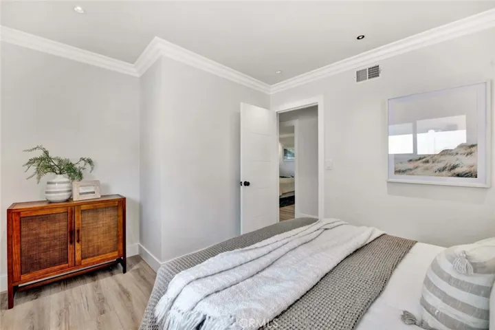 Great Size Bedrooms, Smooth Ceilings, DUal Pane Windows, Recessed Lighting etc..