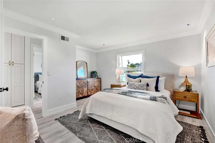 Great Size Bedrooms, Smooth Ceilings, DUal Pane Windows, Recessed Lighting etc..