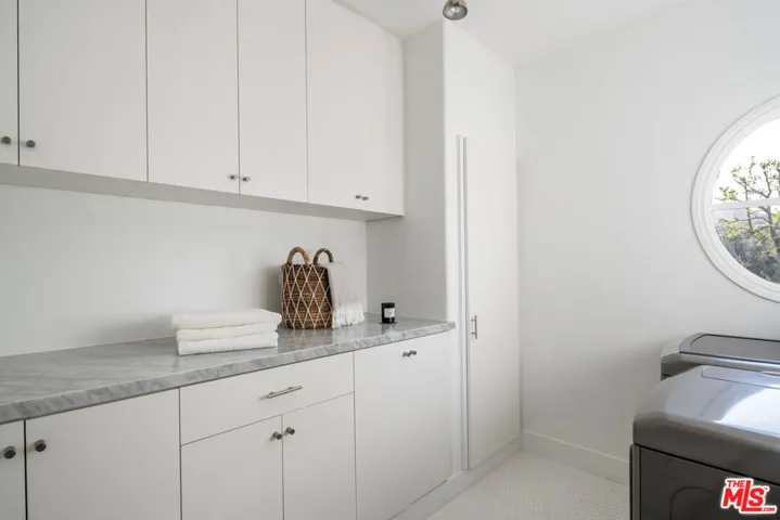 16075 Northfield Street, Pacific Palisades, California 90272