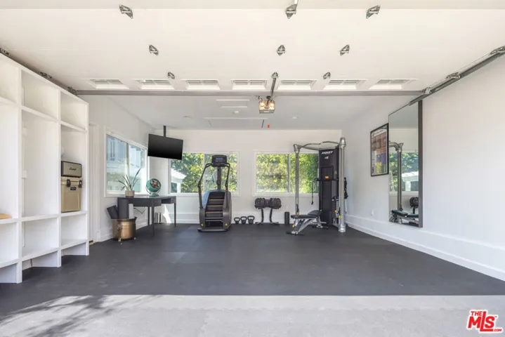 16075 Northfield Street, Pacific Palisades, California 90272