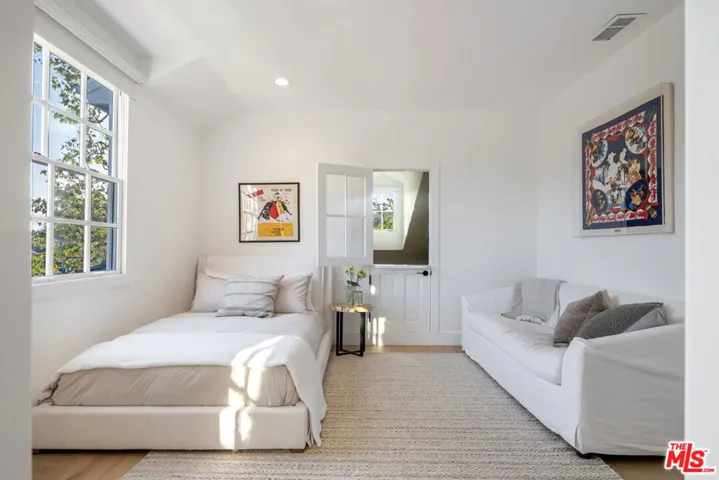 16075 Northfield Street, Pacific Palisades, California 90272