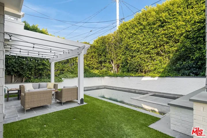 16075 Northfield Street, Pacific Palisades, California 90272