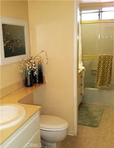 Upstairs Hall Guest Bathroom