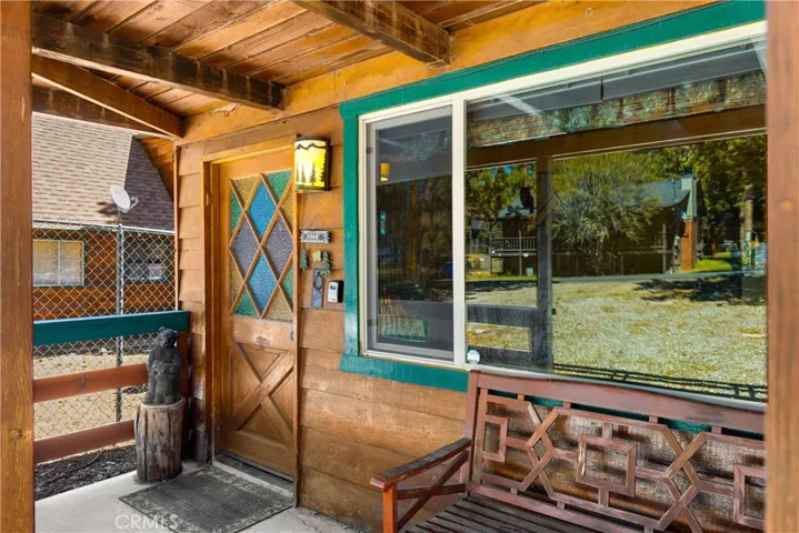 621 Victoria Lane, Sugarloaf, California 92386