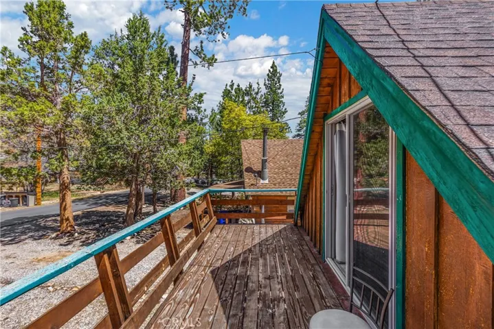621 Victoria Lane, Sugarloaf, California 92386