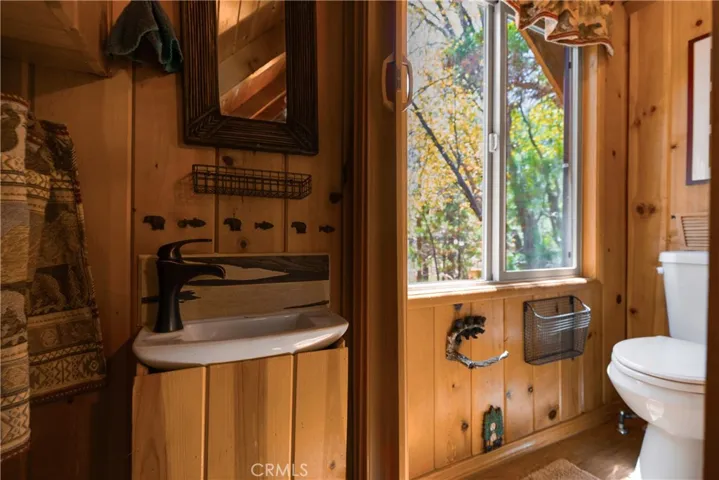 621 Victoria Lane, Sugarloaf, California 92386