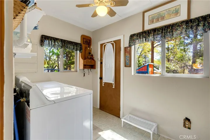 621 Victoria Lane, Sugarloaf, California 92386
