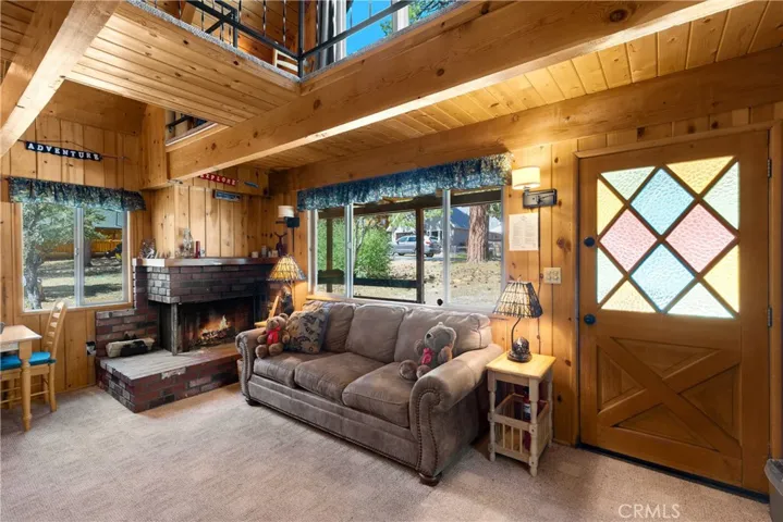 621 Victoria Lane, Sugarloaf, California 92386