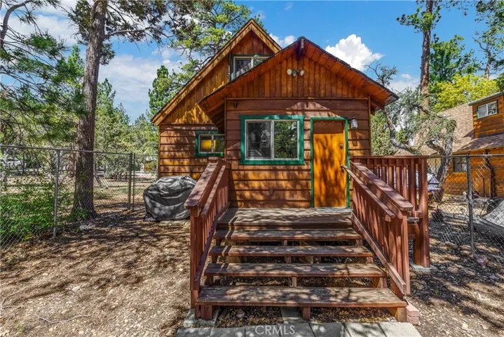 621 Victoria Lane, Sugarloaf, California 92386