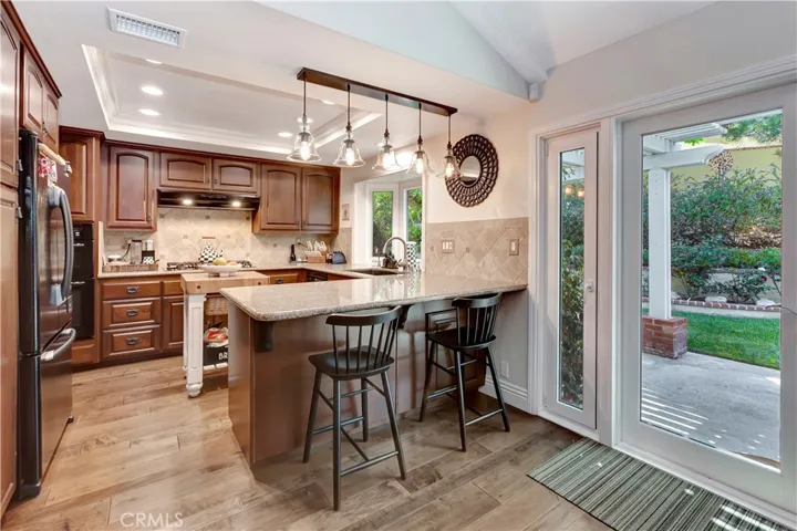 Kitchen with Breakfast Bar